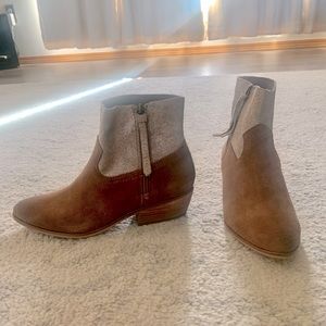 NWT Frye Rubie cognac zip ankle booties